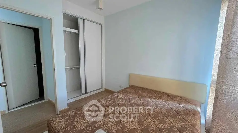 Cozy bedroom with built-in closet and natural light, perfect for restful nights.