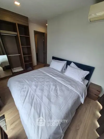 Cozy bedroom with modern design, featuring a comfortable bed and spacious wardrobe, perfect for relaxation.