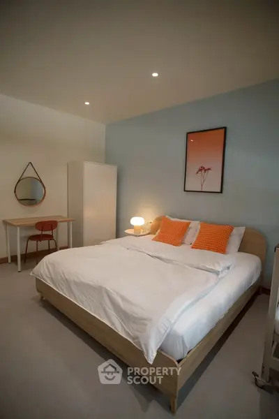 Modern bedroom with stylish decor and cozy ambiance, featuring a comfortable bed and elegant furnishings.