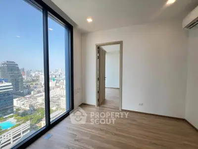 Spacious corner unit with stunning city view and floor-to-ceiling windows, perfect for modern living.