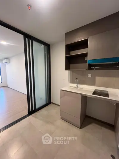 Modern kitchen with sleek design and open layout in a contemporary apartment.