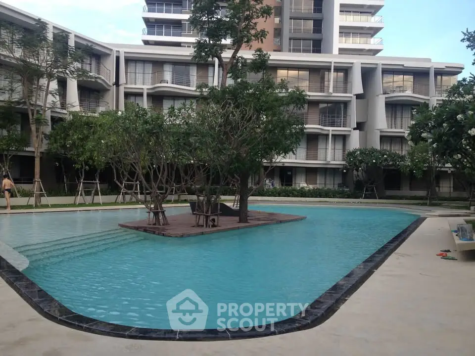 Luxurious residential complex with stunning pool and modern architecture.