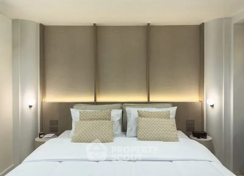 Luxurious bedroom with elegant lighting and plush bedding, perfect for relaxation and comfort.