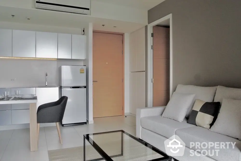  1 Bedroom Condo at The Lofts Ekkamai-1