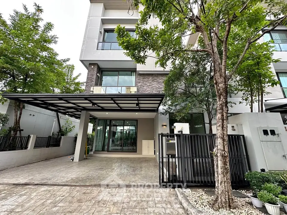 Modern townhouse with spacious driveway and lush greenery