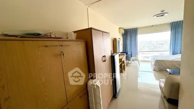 Spacious studio apartment with city view and modern furnishings