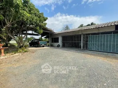 Charming rural property with spacious outdoor area and covered parking, ideal for countryside living.