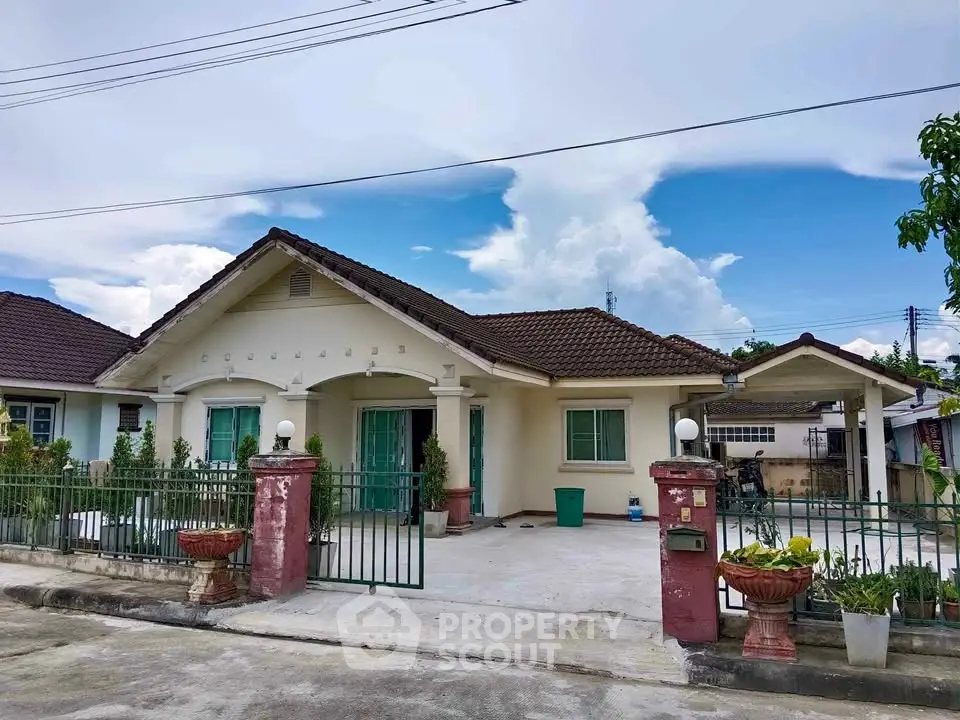Charming single-story house with a spacious driveway and lush greenery, perfect for family living.