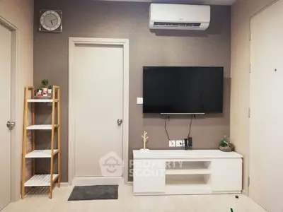 Fully Furnished 1 Bedroom Condo at Life Sukhumvit Livingroom