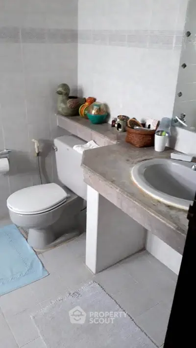 Cozy bathroom with modern fixtures and elegant decor