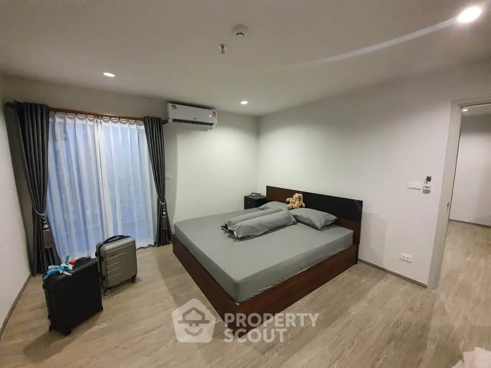 Fully Furnished 1 Bedroom Condo at Regent Home บางซ่อน-1