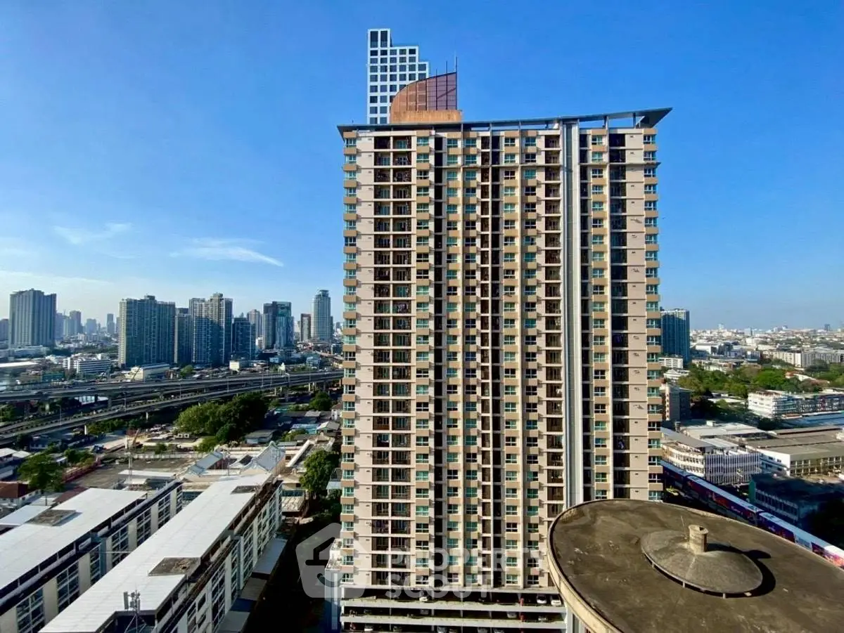 Stunning high-rise building with panoramic city views in a prime urban location.