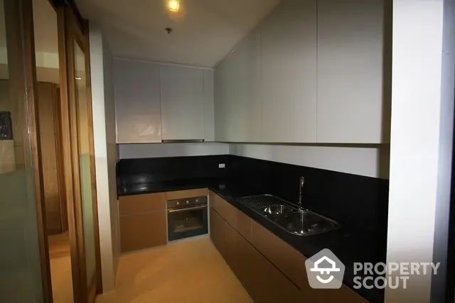  3 Bedrooms Condo at Promphan 53-1