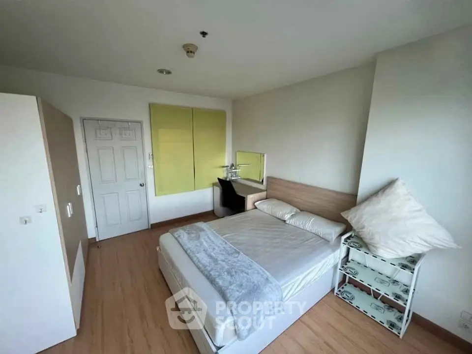Cozy bedroom with modern furnishings and ample natural light, perfect for relaxation and comfort.