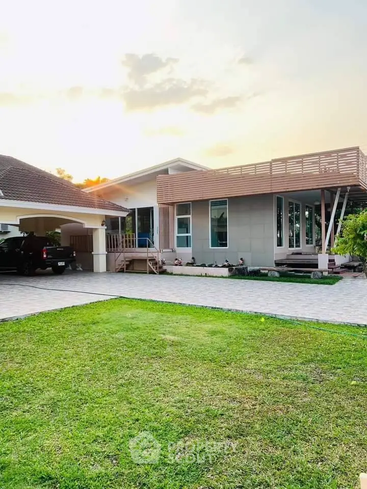 Charming modern house with spacious garden and stylish exterior design.