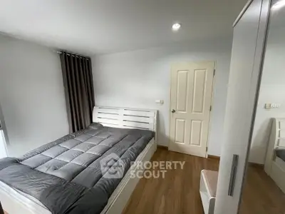Modern bedroom with sleek design and cozy atmosphere, featuring a comfortable bed and stylish decor.