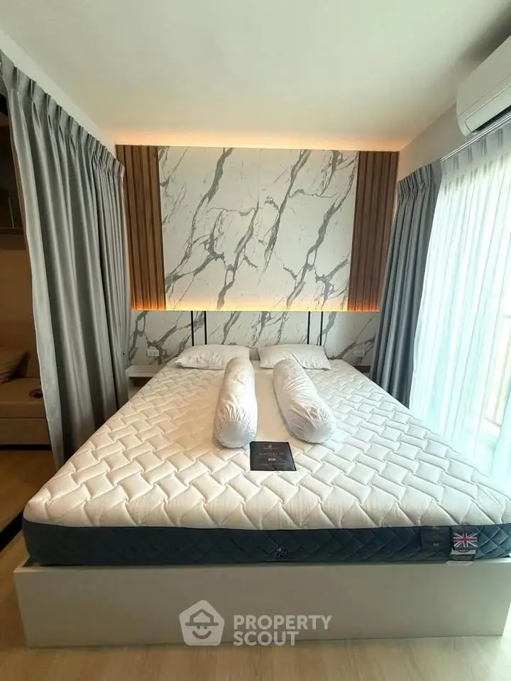 Luxurious bedroom with modern design and elegant lighting, featuring a comfortable bed and stylish decor.