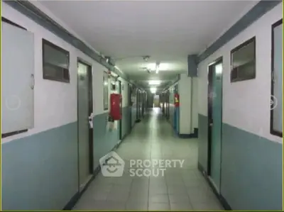 Explore this spacious corridor in a residential building, ideal for easy access and movement.