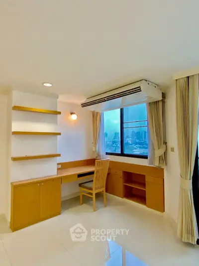  2 Bedrooms Condo at Supalai Place Sukhumvit 39-3