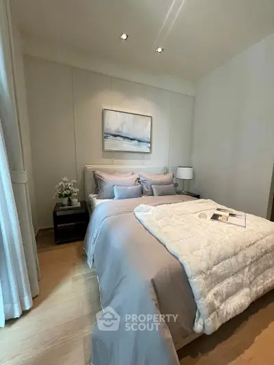 Cozy and elegant bedroom with modern decor and soft lighting, perfect for relaxation.