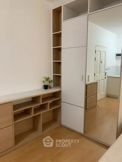 Modern bedroom with built-in storage and mirrored wardrobe doors