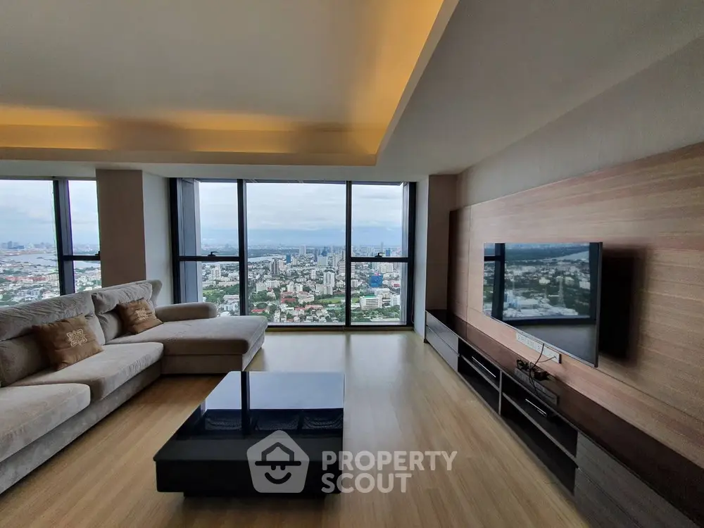  3 Bedrooms Condo at The Met Sathorn-1