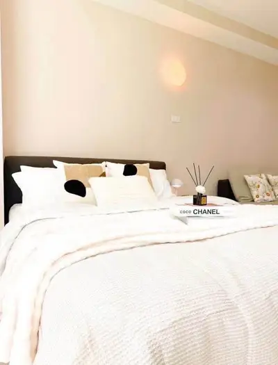 Luxurious bedroom with elegant decor and cozy bedding, perfect for relaxation and comfort.