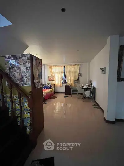 Cozy living area with natural light and eclectic decor, perfect for relaxation and creativity.