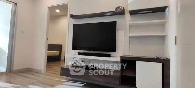 Fully Furnished 1 Bedroom Condo at Centric Sathorn St Louis Livingroom