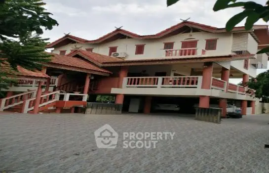 image_rental-13008411