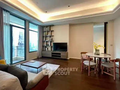 Modern living room with city view, featuring stylish furniture and elegant lighting.