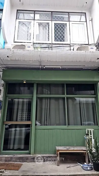 image_rental-30415132