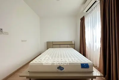 Spacious bedroom with natural light and modern furnishings for a cozy living experience.