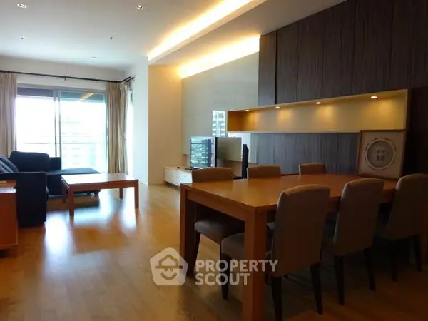 image_rental-5258463