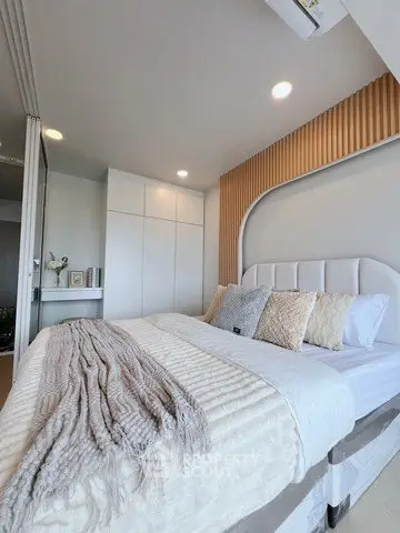 Modern bedroom with stylish decor and cozy bedding in a contemporary apartment.