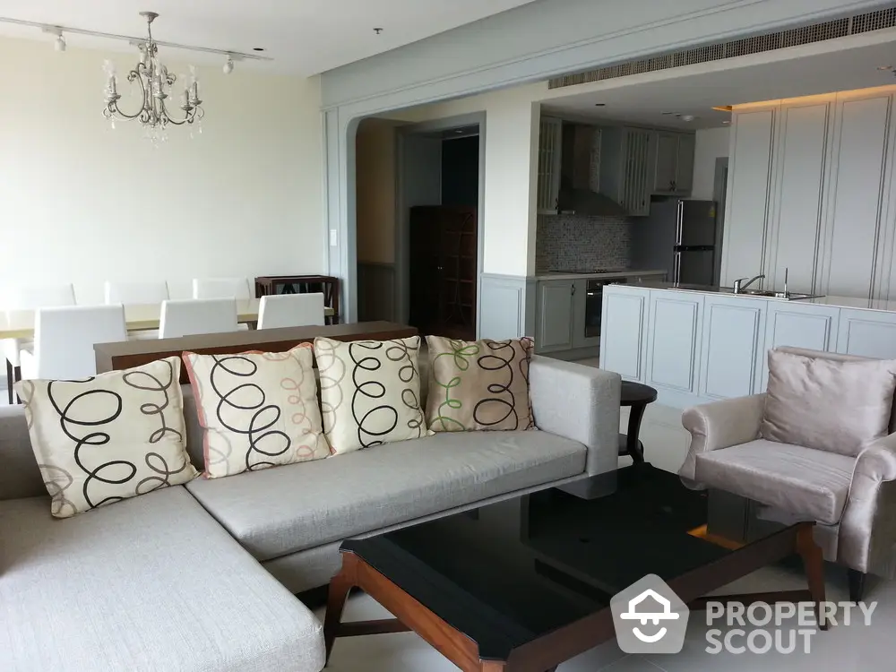  3 Bedrooms Condo at The Emporio Place Sukhumvit 24-1