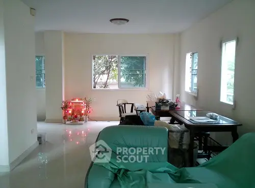 image_rental-8483385