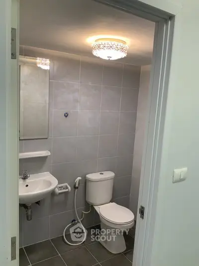Modern bathroom with sleek fixtures and elegant lighting