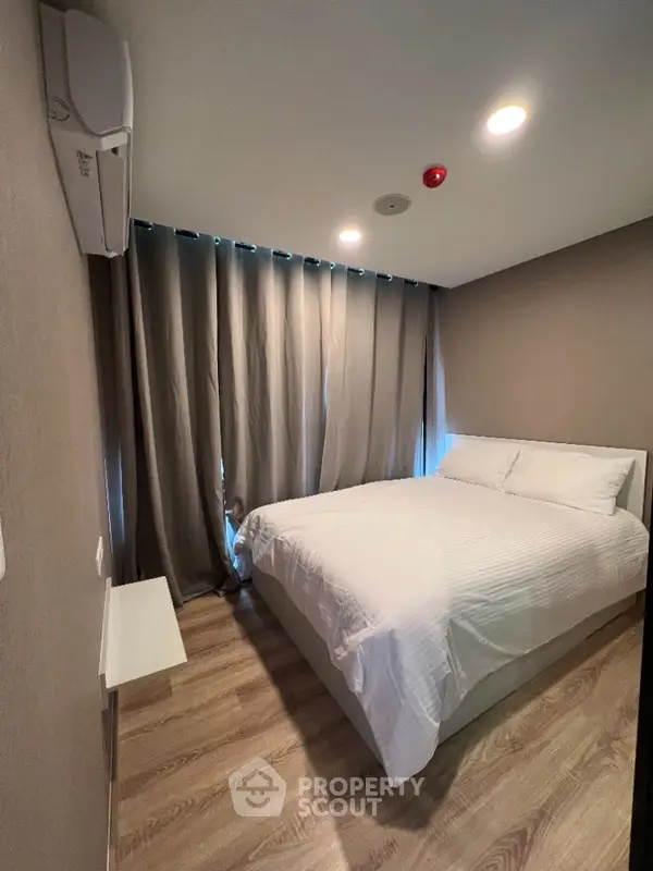 image_rental-12999773