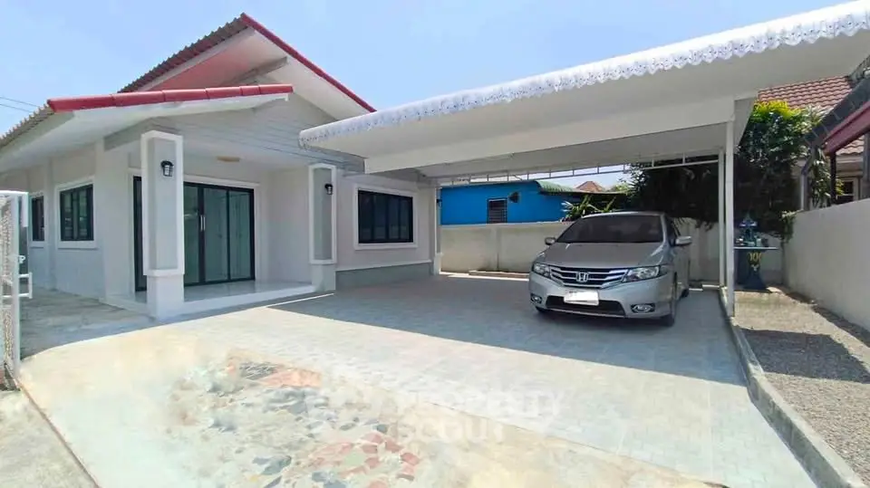 Charming single-story house with carport and modern exterior design.