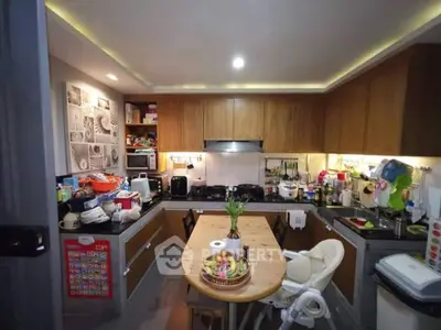 Cozy kitchen with wooden cabinets and modern appliances, perfect for family gatherings.