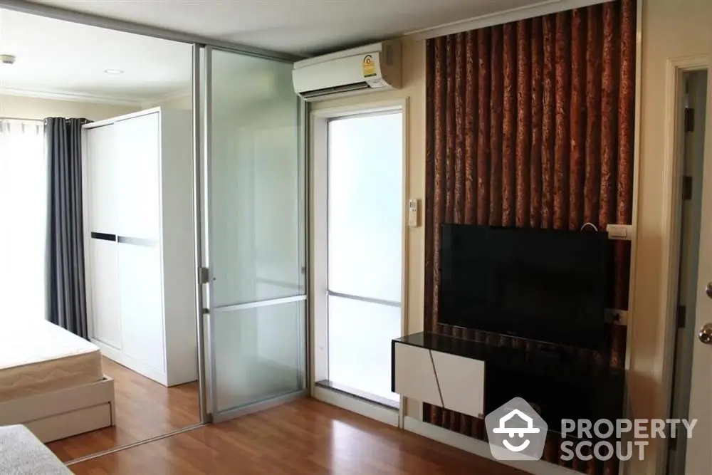  1 Bedroom Condo at Lumpini Place Ramindra Laksi-1