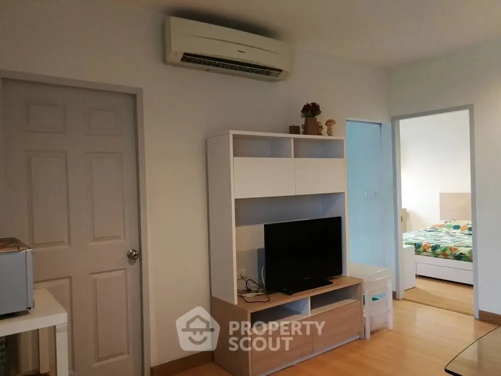  2 Bedrooms Condo at Life Ratchada Suthisan-1
