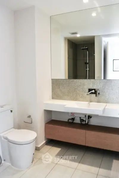  1 Bedroom Condo at The Lofts Ekkamai-5