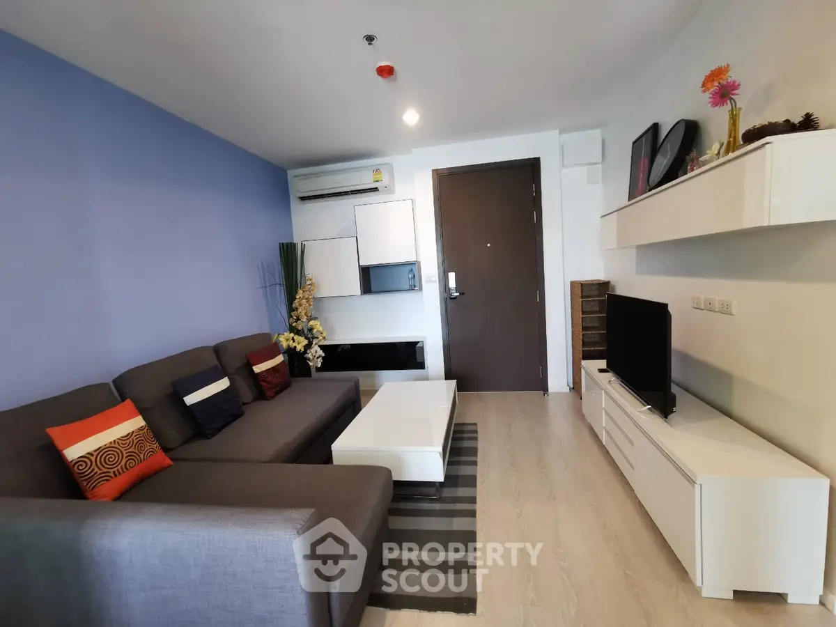  1 Bedroom Condo at Rhythm Sathorn Narathiwas-1