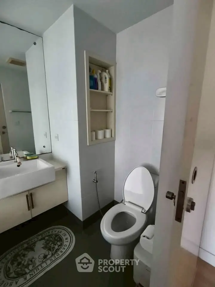 Modern bathroom with sleek fixtures and built-in storage, ideal for contemporary living.