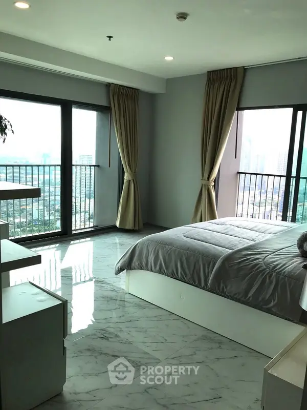 คอนโด 3-ห้องนอน ที่ โนเบิล รีมิกซ์ ใกล้ BTS ทองหล่อ