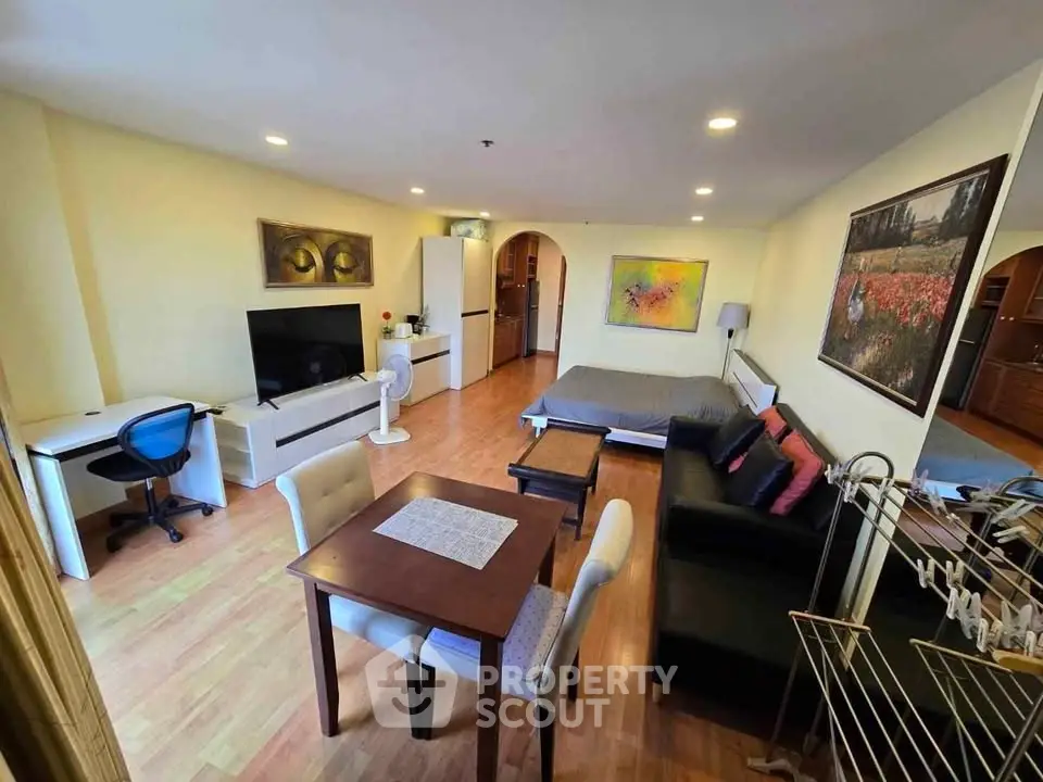 Spacious studio apartment with modern furnishings and open layout, ideal for urban living.