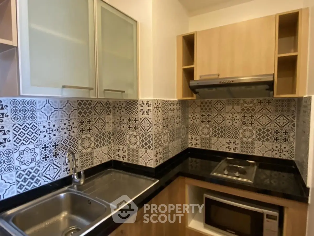 Modern kitchen with stylish backsplash and built-in appliances