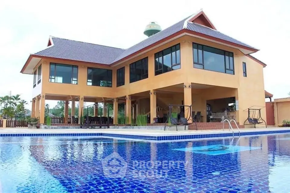 Luxurious villa with stunning pool and modern architecture